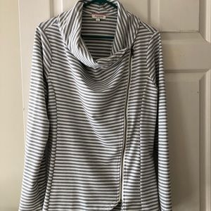 Andree’ by unit Gray and white jacket